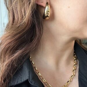 Chic Gold Teardrop Earrings